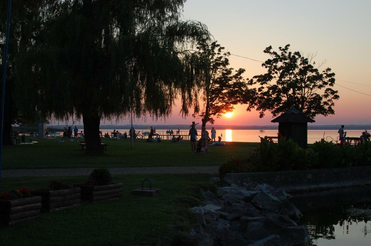 Lake House Farsang Balatonberény Exterior foto